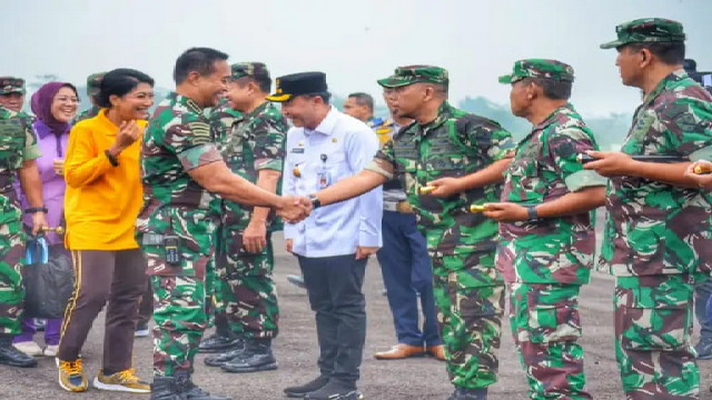 Dandim 0427/WK dan Bupati Way Kanan,Sambut Kedatangan Panglima TNI