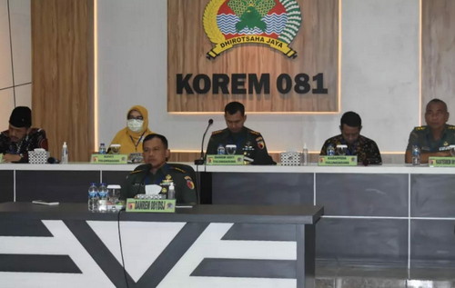 Bersama Forkopimda Tulungagung, Danrem 081/DSJ Ikuti Rakornis TMMD ke-115