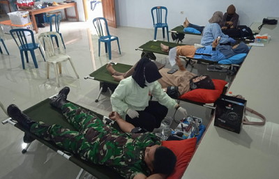 Dalam Rangka HUT TNI Ke 77, Koramil Sine Gelar Baksos Donor Darah