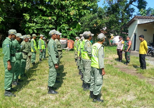 Optimalkan Peran Linmas, Babinsa Tempursari Berikan Pelatihan dan Pembekalan