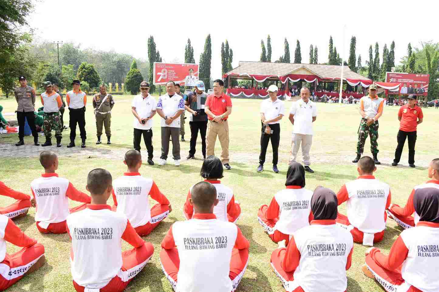 Pj Bupati Tubaba Semangati Calon Anggota Paskibraka Saat Latihan