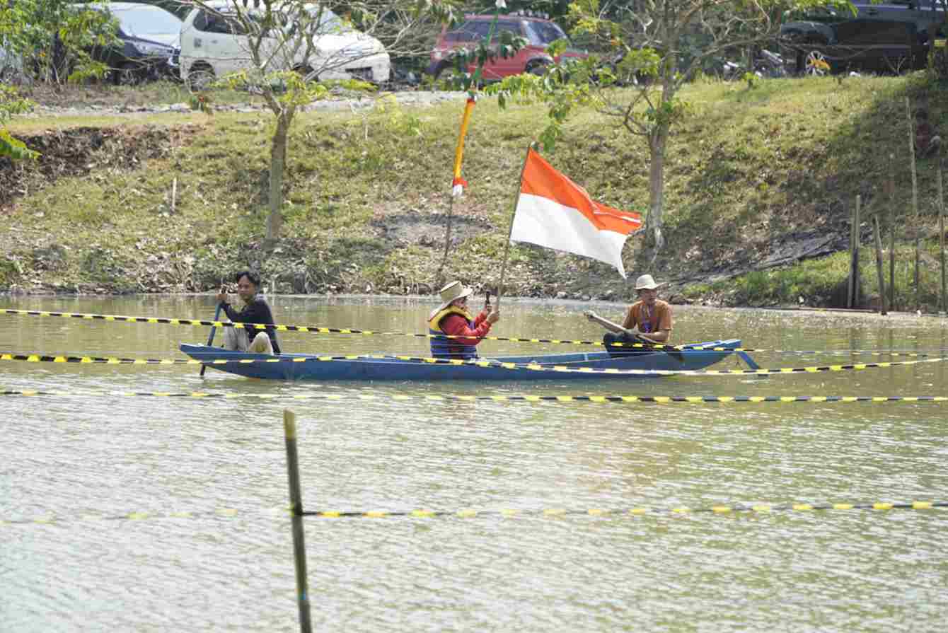 Euforia Kemerdekaan di Tubaba: Perlombaan Balap Perahu Antar Tiyuh