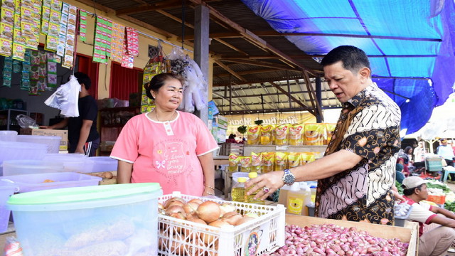 M. Firsada Pantau Ketersediaan Bahan Pokok