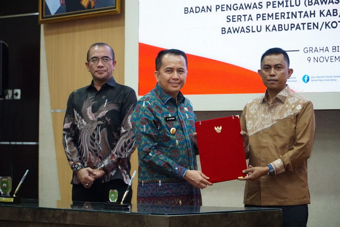 Sumsel Daerah Yang Pertama Kali Lakukan Penandatanganan Serentak NPHD Dana Pilkada Tahun 2024 Provinsi dan Kabupaten/Kota