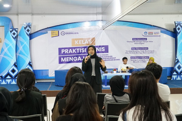 CEO Surya Maxima dan Koma Space Bagikan Strategi Branding di Darmajaya