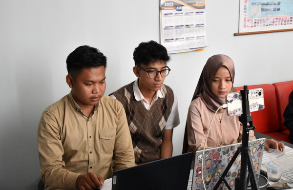 Mahasiswa Sistem Informasi Darmajaya Sabet Penghargaan Bergengsi dalam Student Forum AI 2024