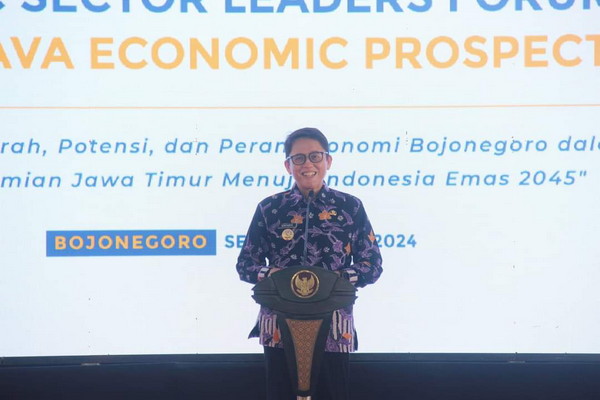 Pj Ardyanto Sambut Tim Giat Public Sector Leader Forum on East Java Economic Prospect 2024