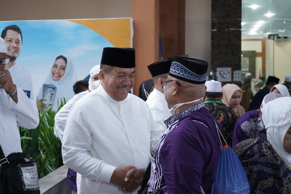 Wakil Bupati Asahan Sambut Kepulangan Jamaah Haji Kloter 1