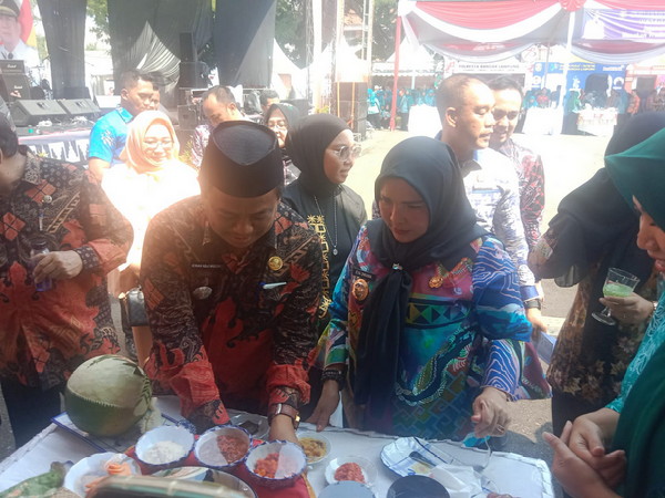 Walikota Bandar Lampung Hadiri Acara Jajanan Pasar & Masakan Tradisional Lampung