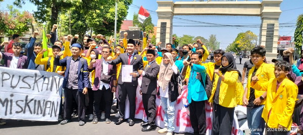 Aksi Mahasiswa Warnai Pelantikan 45 Anggota DPRD Ngawi