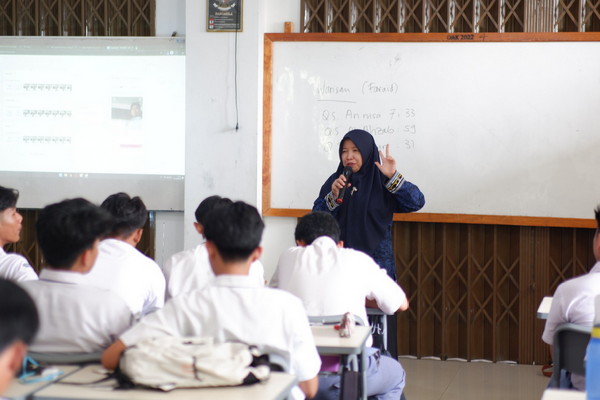 Pelatihan AI Darmajaya: Bekali Siswa SMAN 4 Keterampilan Digital