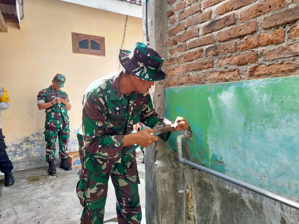 Kodim Madiun Gelar Karya Bakti di Mushola Al Taubah